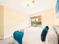 NEW Stylish Watford Stay By Signature Stays - Sleeps 5 - Bed and Breakfast Watford