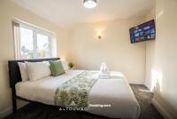 The Jungle Comfy & Spacious 3BR by AltoLuxo Short Lets & Serviced Accommodation With Free WiFi & Parking - B&B Bristol