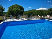 Peaceful New Country House with Saltwater Pool - B&B Brgud