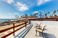 Dog-Friendly Oceanfront Villa with Rooftop Patio, Pool Access, & Kitchen - Chambres d'hôtes Rosarito