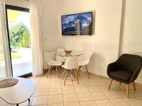 SUNNY 2, Two-bedroom house with parking - Chambres d'hôtes Komotiní