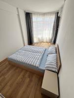 Sunny 1BR Apartment with Free street Parking - Chambres d'hôtes Plovdiv