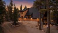 Luxury A-Frame w Sauna & Hot Tub that sleeps 10 - B&B Duck Creek Village