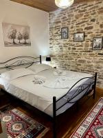 Loni's Guesthouse - Ferienwohnung Gjirokastra
