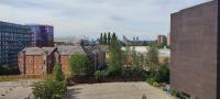 Bee Kinetic - Modern Penthouse Duplex WiFi Netflix with Paid Parking - B&B Manchester