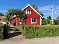 Apartment in villa, Close the to the sea, small harbour, golf course and Tylösand - Chambres d'hôtes Halmstad