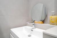 3 Bedroom House in Stockport with Free Parking and Easy Access to City Centre, Hosted by Eason Stays - B&B Stockport