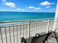 Oceanfront Studio w/ Stunning Balcony Views - Chambres d'hôtes Myrtle Beach