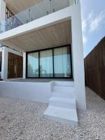 LuxVilla Modern Beachfront in the Village - Ferienwohnung Caye Caulker