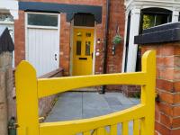 Queens Retreat, Stylish 3 Bed Home, Sleeps 6, ideal for Groups & Families, Parking x2, Prime location - Chambres d'hôtes Lincoln
