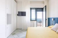 Doppelzimmer mit Balkon und Meerblick