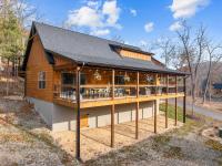 Elegant 3-Bedroom Retreat at Tall Timbers Resort - Chambres d'hôtes Hollister