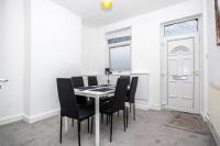 2Bd Mid Terrace Close To Station - B&B Stoke-on-Trent