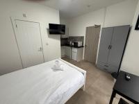 Cozy Studio Flat - With Garden and Modern Amenities - B&B Cardiff