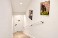 Stylish Cozy 2BR Retreat in Glacier Ridge NW for Family and Work - Chambres d'hôtes Calgary