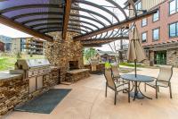 Cozy condo, world-class amenities, gondola to base - Bed and Breakfast Steamboat Springs