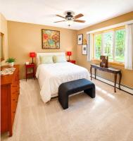 Fenced-in Pet-Friendly Private Wooded Escape - Chambres d'hôtes Eagle River
