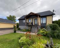 Lakeside 3BR - Kayak, Spa, FP, Billiards, AC - Bed and Breakfast Hébertville