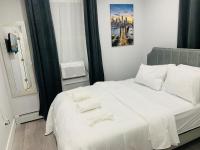 Luxury Oasis Near JFK and UBS Arena - Bed and Breakfast Elmont