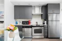 Trendy 1BR Condo Steps to Toronto Waterfront - B&B Toronto