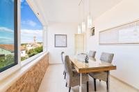 APARTMENT MARCELA SUTIVAN - large two-bedroom apartment with two bathrooms - excellent location right by the town center and the beach - parking space provided - panoramic view of the sea and the town - Chambres d'hôtes Sutivan