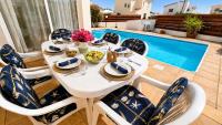 Stylish 3 bedroom villa with sea views in Peyia - Ferienwohnung Pégeia