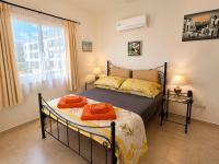 Stylish 3 bedroom villa with sea views in Peyia - B&B Peyia