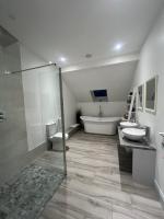 BlueWillow Holiday Let Entire House with Outdoor Sauna - Chambres d'hôtes Galway