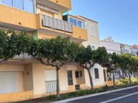 Appartement secteur village rez-de-chaussée avec terrasse et parking 50m mer - Chambres d'hôtes Le Barcarès