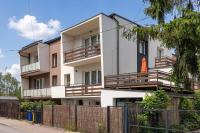 Stylish Apartment with a Balcony and a Workspace by Noclegi Renters - Chambres d'hôtes Cracovie