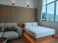 138 SKY LOFT Golf View Near Airport & SPICE - Chambres d'hôtes Bayan Lepas