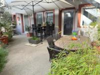 Ferienwohnung Luna -3 Schlafzimmer, Waschmaschine, Küche, WLAN, ca 15 Min bis zum Europa Park, - Chambres d'hôtes Malterdingen