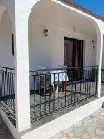Luciano Rooms - B&B Ksamil