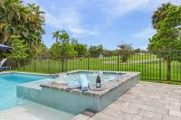 Luxury Golf-Front Retreat 3BR3BA HTD Pool, Jacuzzi, GOLF AVAILABLE - Ferienwohnung Naples (Florida)