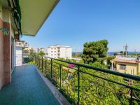 Bright 3 Bedrooms Apartment with Seaview Balcony - B&B Sorrento