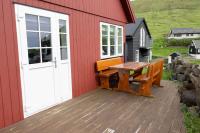 Summerhouse in Gjogv At the Edge of the Faroes - Chambres d'hôtes Gjógv