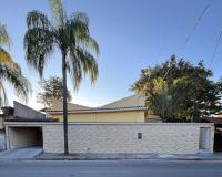 Casa para Famílias, Grupos e Empresas, Até 9 Hóspedes Próxima à Rodovia Dutra - B&B Nova Iguaçu