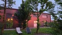 Hangar Hangout by the Lake - B&B Priles