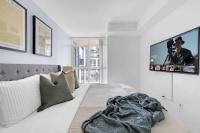 Modern 2BR Waterfront Retreat City Views - B&B Toronto