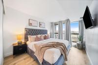 Spacious Downtown Condo - Walk to CN Tower & More - B&B Toronto