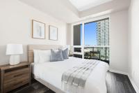 Urban Harbor Haven Modern 1BR Living Downtown - Bed and Breakfast Toronto
