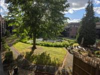Modern 2-bed flat near QMC and city centre, with private garage - B&B Nottingham