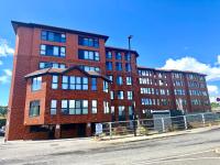 Olive Unit Wimbledon - 2BR Deluxe Apartment with Gym, Cinema, Work Area & Games Room - B&B New Milton