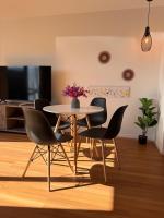 Private 2BR Unit and Parking, 5 min drive to Lake - Bed and Breakfast Wanaka