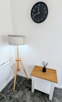 2 Bedroom Modern Apartment With Private Parking - Ferienwohnung Nantwich