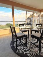 Entire Lakefront House Getaway - Ferienwohnung Sebring