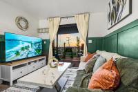 Entire Private Home with King Bed, Hot Tub, Parking, View, 1 Bedroom, 1 Bathroom, Available Now - Chambres d'hôtes San Diego