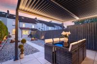Stylish 5BR Home - Garden Pergola - Free Parking - Bed and Breakfast Glasgow