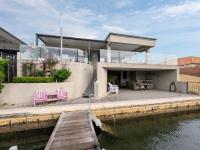 Luxury Canal Retreat with Private Jetty - B&B Mandurah