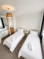 City Centre Two Bedroom Apartment with Free Parking-Two Bathrooms-Balcony-Lift Access and Free WifiF - Chambres d'hôtes Milton Keynes
